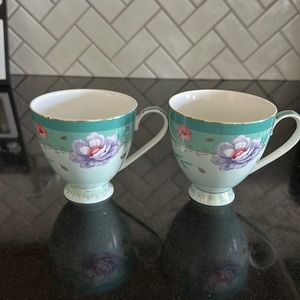 2 coffee cups